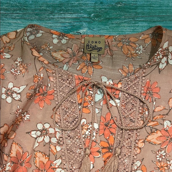 Como Vintage Floral Lace Blouse - Coral and White - Picture 2 of 2